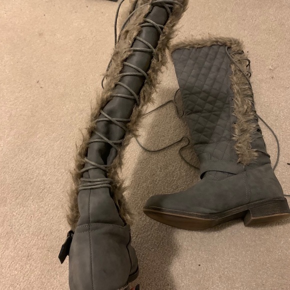 Flat boots grey and faux fur - Picture 2 of 4